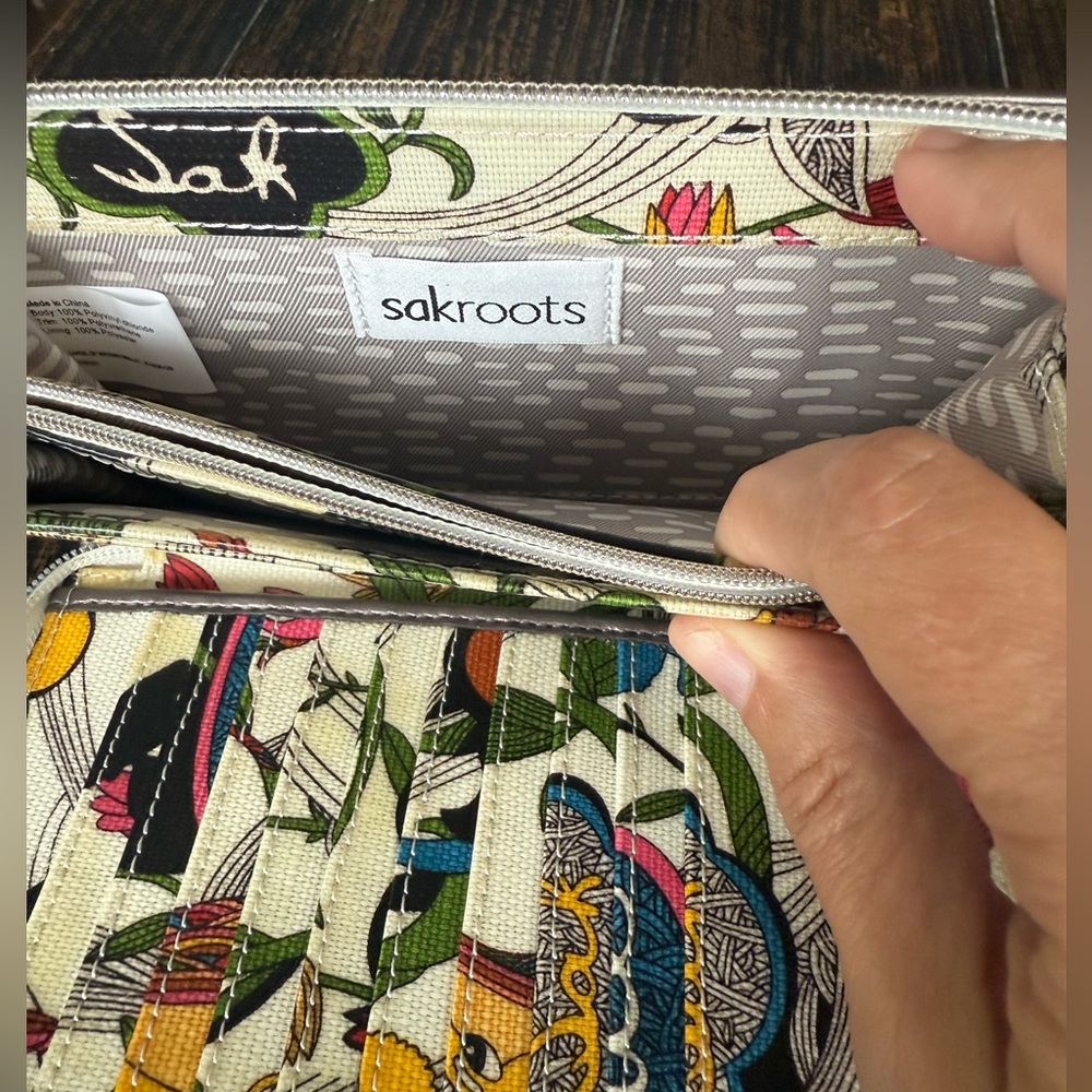 Colorful Sakroots Wallet - Picture 4 of 6
